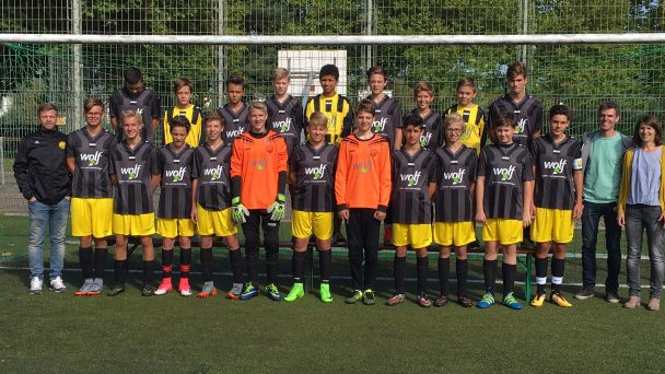 C- Jugend bekommt Trikots gesponsert C- Jugend bekommt Trikots gesponsert